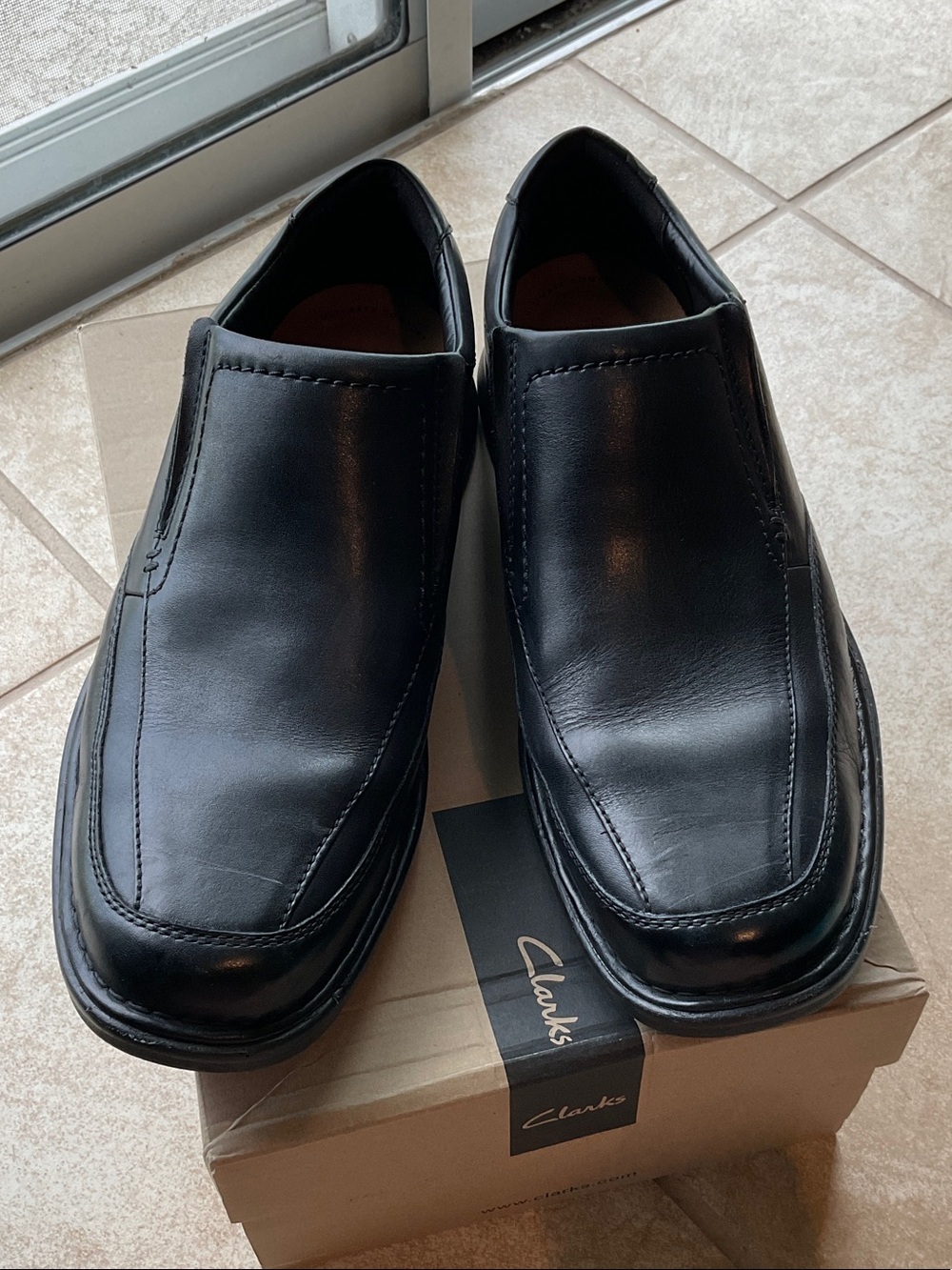 Clarks Men’s Black Leather Slip-On Loafers